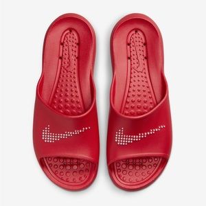 🆕 NIKE VICTORI ONE SHOWERS SLIDES REDS WHITES POOLS WATERPROOF